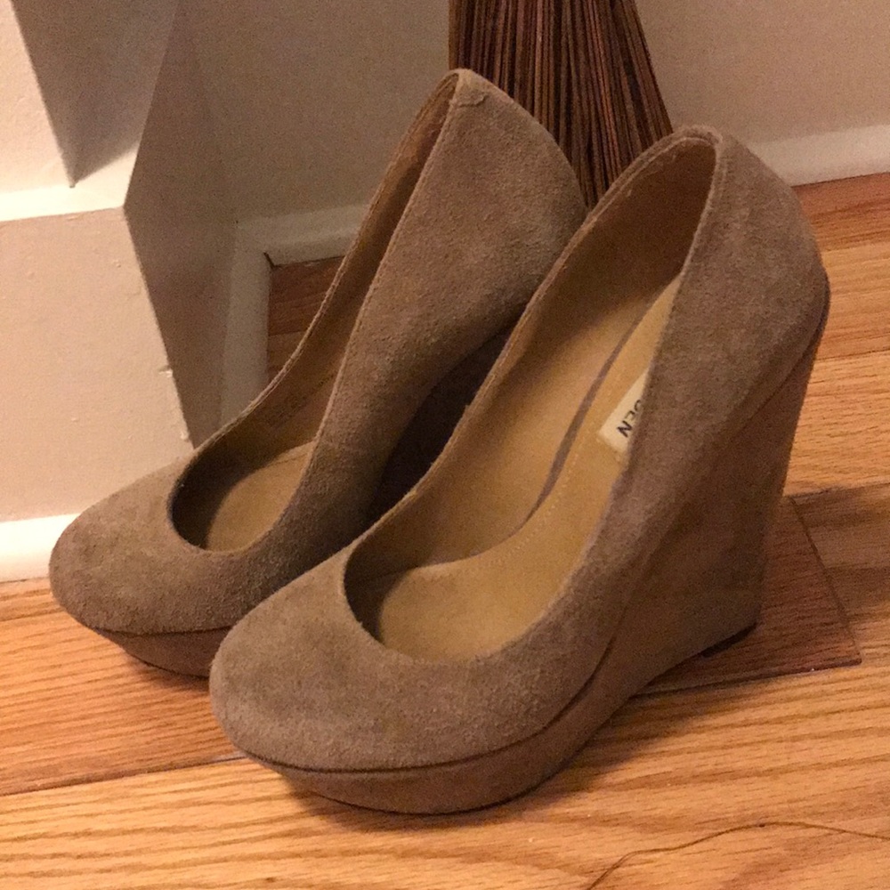 Nude wedges